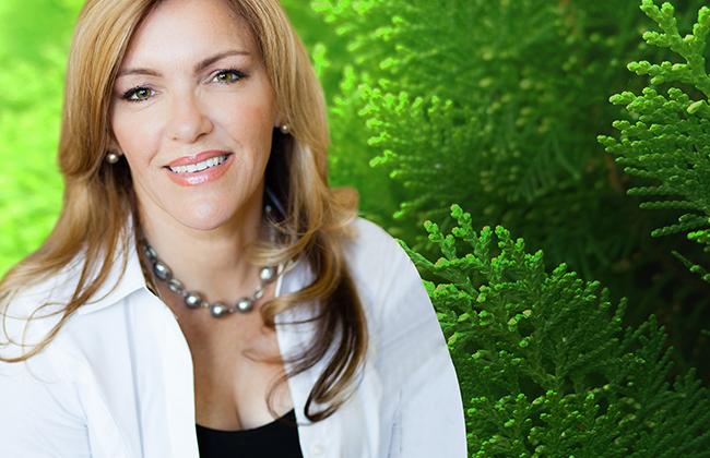 Τηλεφωνική πρόβλεψη με την καλύτερη αστρολόγο, την Βάλια. Η Βάλια είναι στην πιο φθηνή αστρολογική γραμμή.