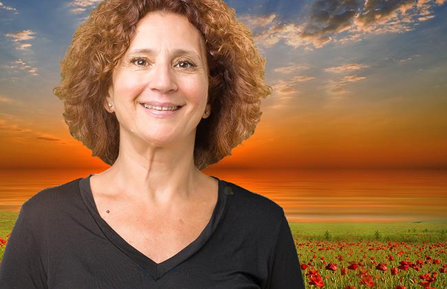 Η Φανή είναι εγγυήση στην ταρώ και ειδικά στα αισθηματικά. Λύνει και το πιο δύσκολο αισθηματικό πρόβλημα, η Φανή είναι στην γραμμή μας.