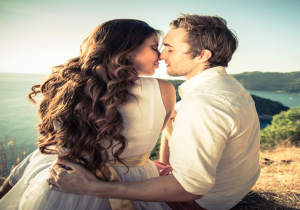 Όταν τα ζώδια ερωτεύονται με πάθος. Πως αντιδρούν;